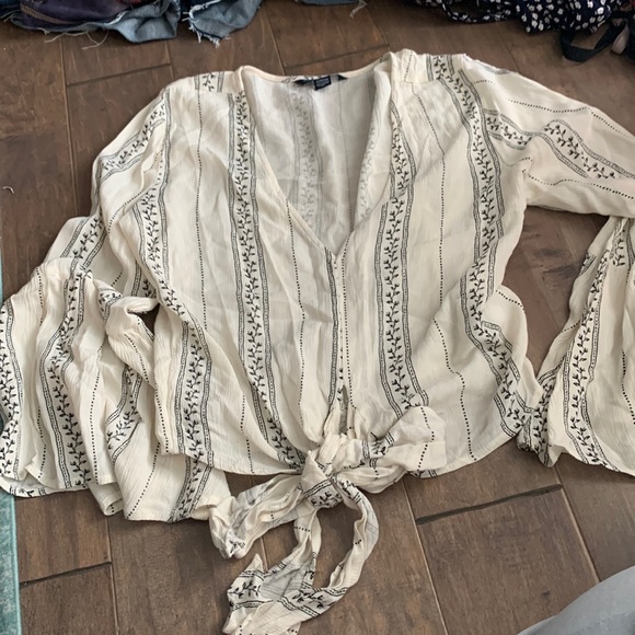 American Eagle Outfitters Tops - American Eagle Outfitters bell sleeve blouse